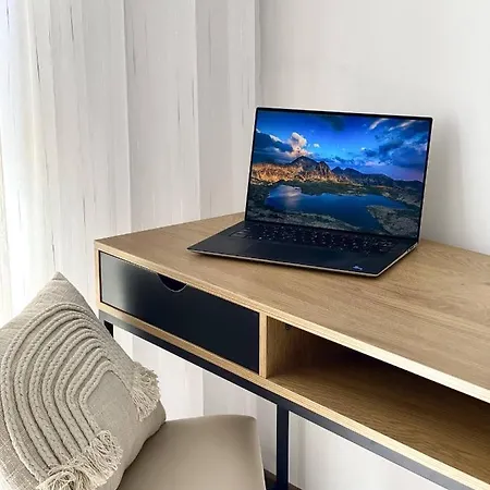 Large One Bedroom With Terrace Next To The Lift Apartament