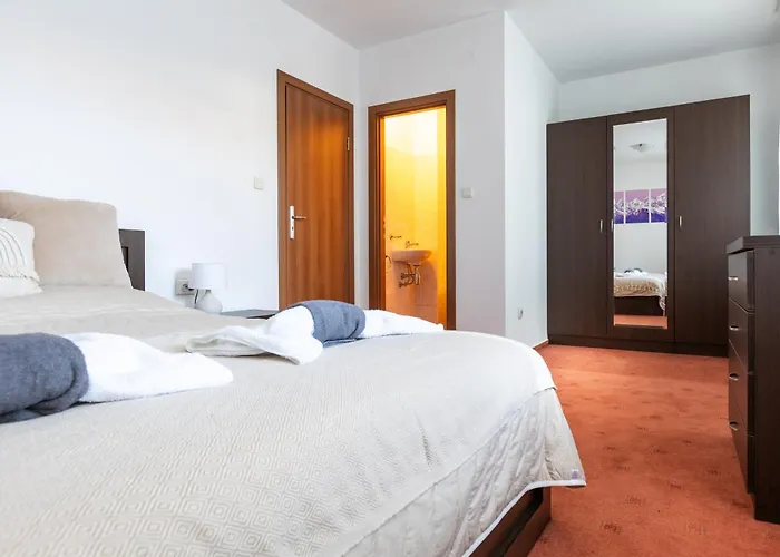 Large One Bedroom With Terrace Next To The Lift Apartmán Bansko